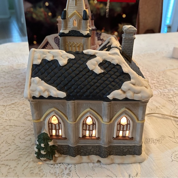 Village Square Lighted Church - Picture 5 of 13